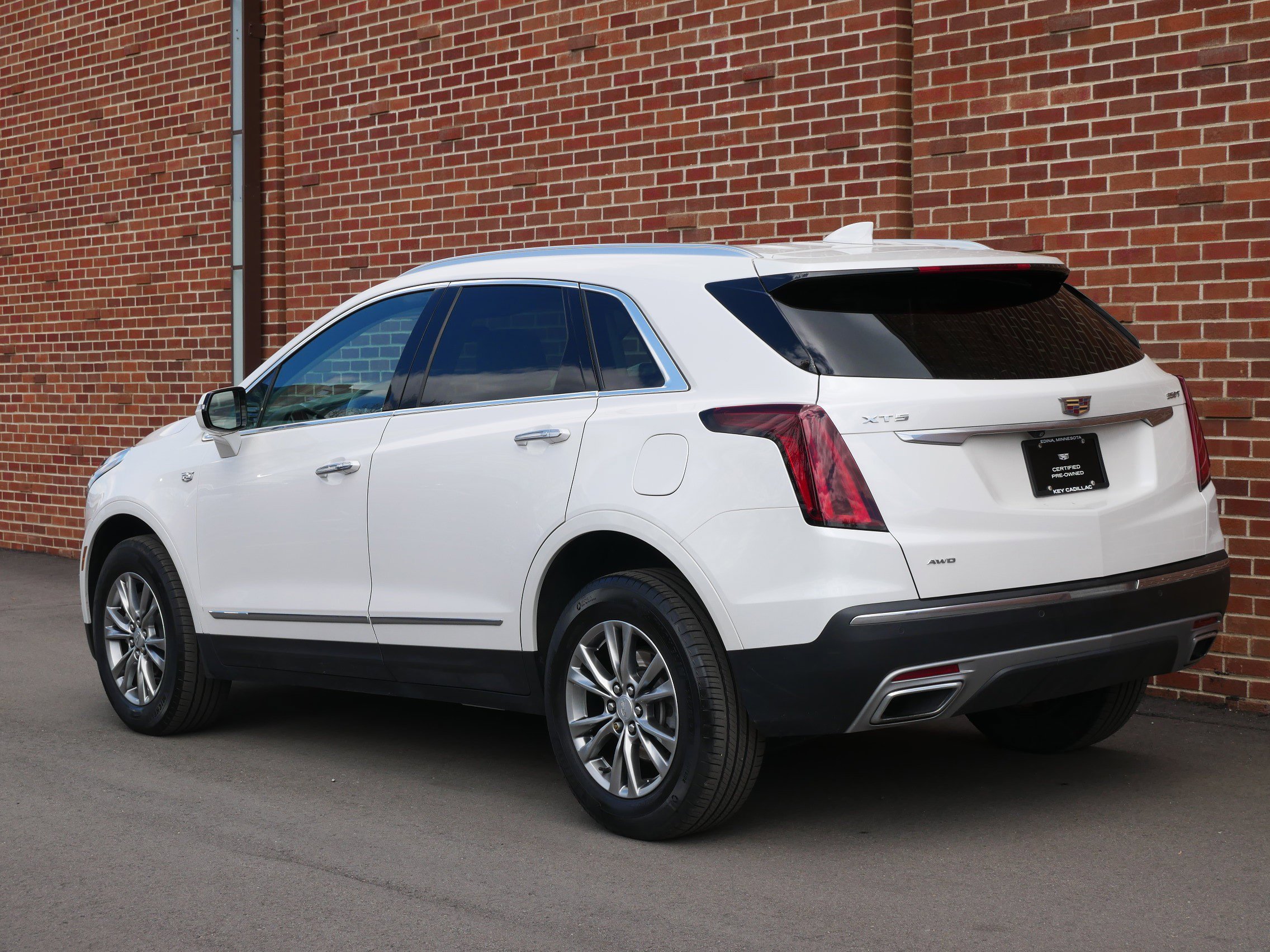 Certified 2022 Cadillac XT5 Premium Luxury w/ LPO, Floor Liner Package AWD/4WD image 3