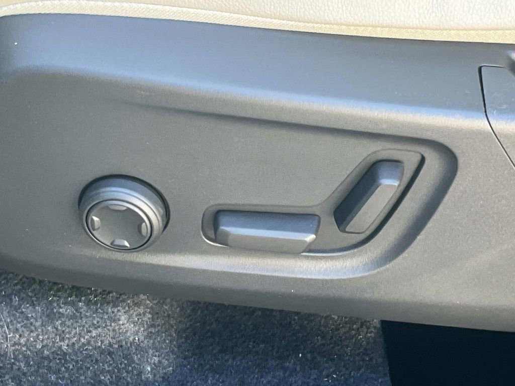 New 2026 Volvo XC40 B5 Plus w/ Protection Package Premier image 21