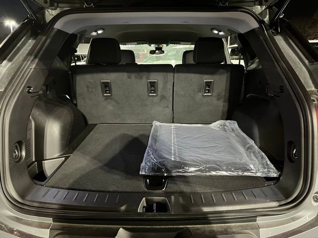 Used 2025 Chevrolet Blazer LT FWD image 8