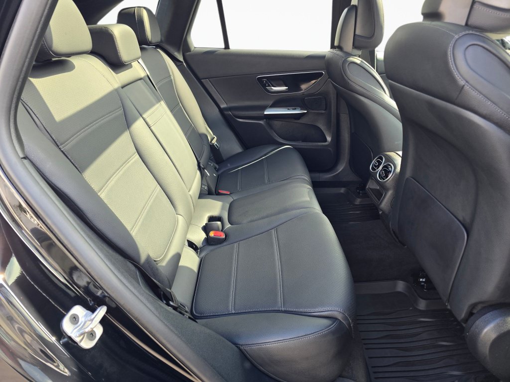 Used 2026 Mercedes-Benz GLC 300 4MATIC image 23