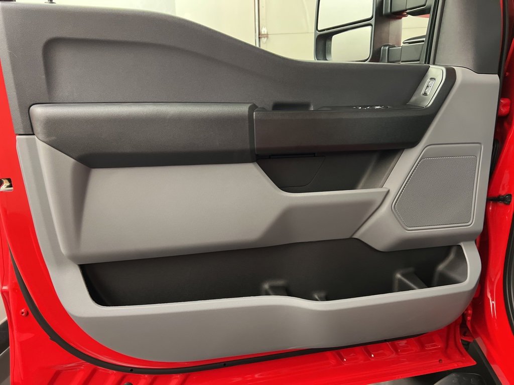 New 2026 Ford F250 XL w/ XL Chrome Package image 25