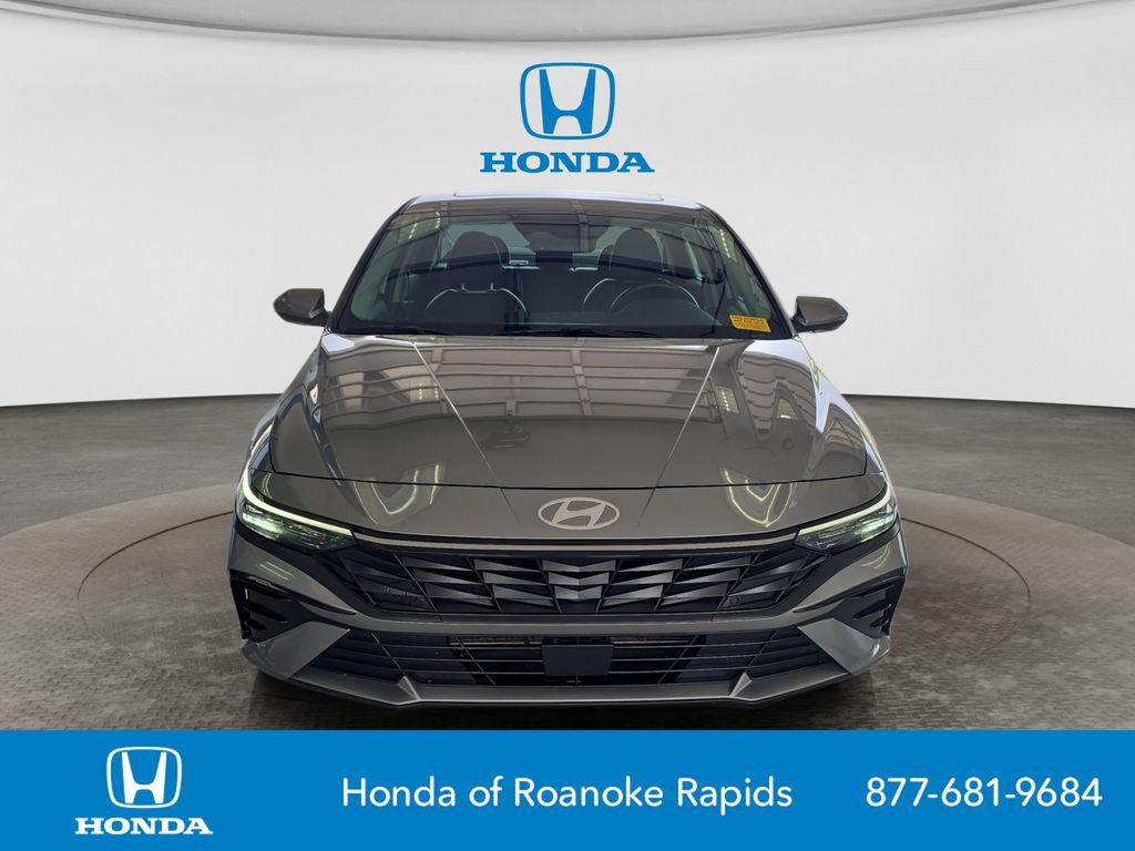 Used 2025 Hyundai Elantra Limited FWD image 8