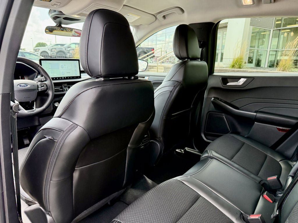 Certified 2025 Ford Escape SE FWD image 11