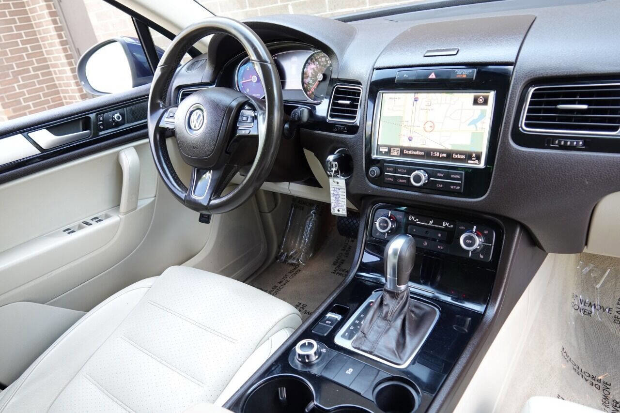 Used 2012 Volkswagen Touareg Sport image 42