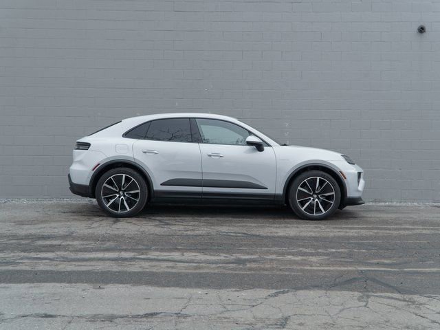 Certified 2025 Porsche Macan Electric image 8