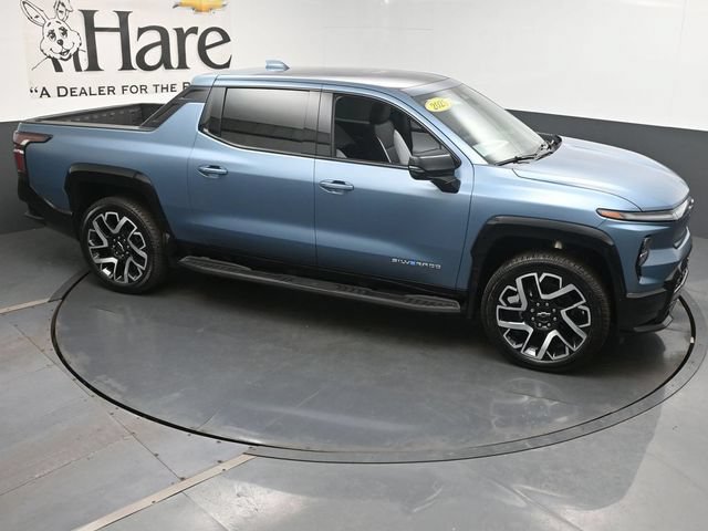 Used 2025 Chevrolet Silverado EV RST AWD/4WD image 42