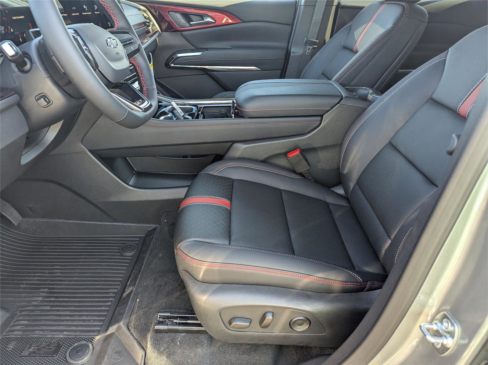 New 2026 Chevrolet Traverse RS w/ LPO, Floor Liner Package image 17