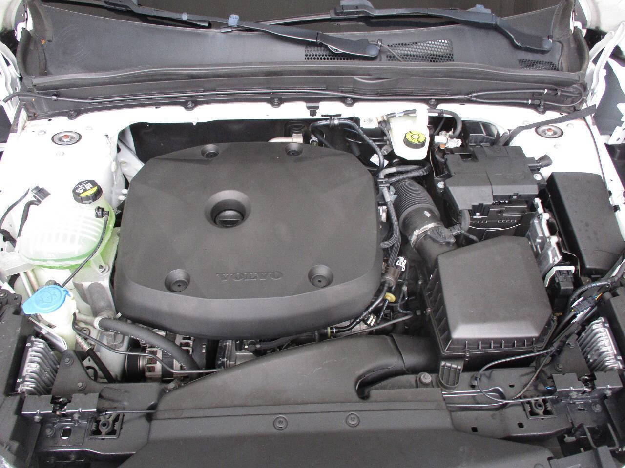 Used 2022 Volvo XC40 T5 Momentum image 54