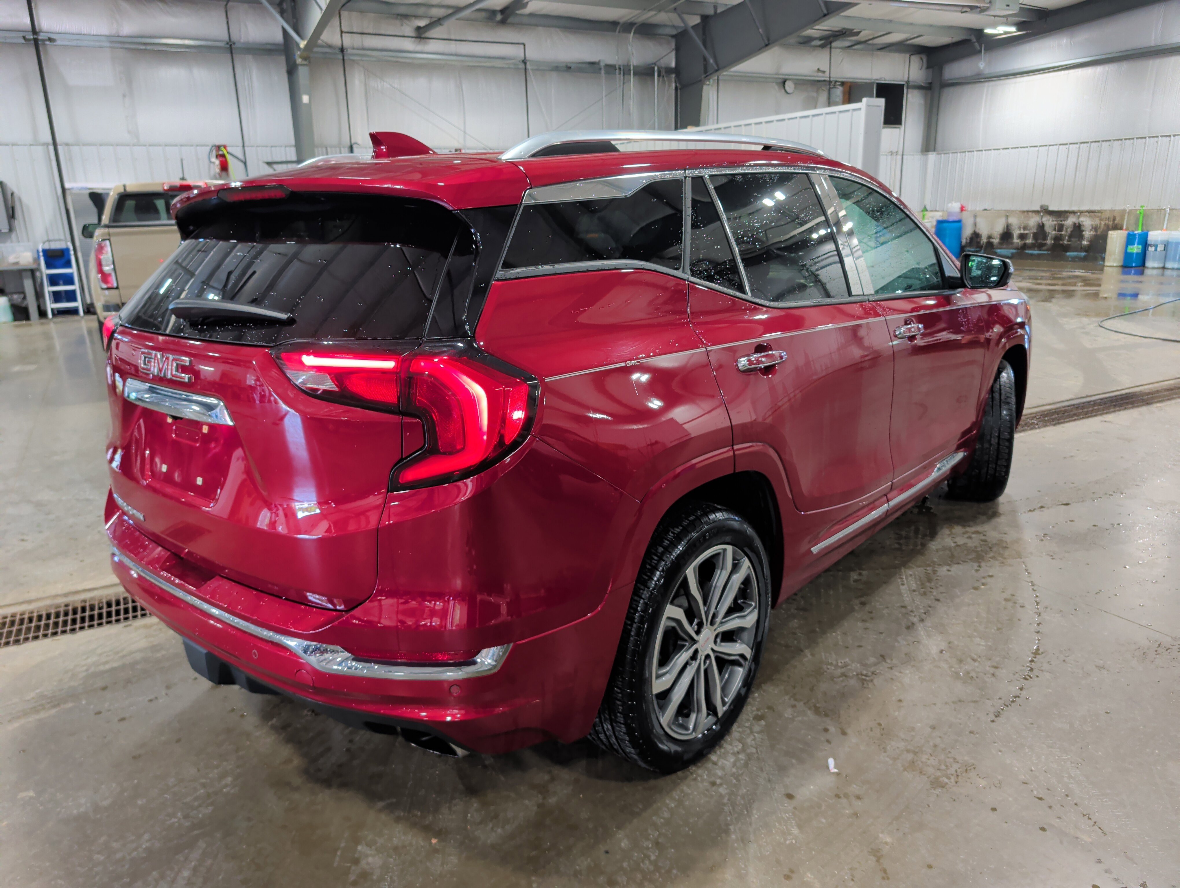 Used 2019 GMC Terrain Denali w/ Advanced Safety Package FWD image 3