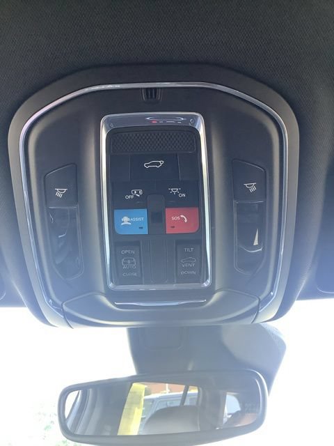 Used 2023 Jeep Grand Cherokee Altitude AWD/4WD image 33