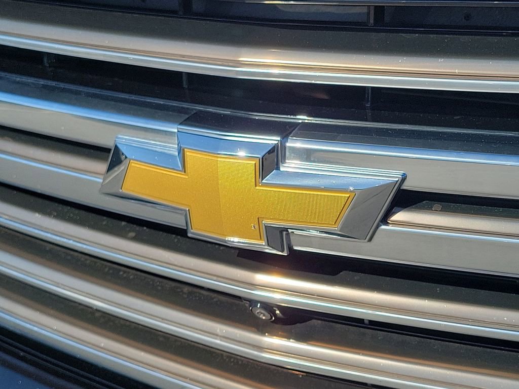 Used 2023 Chevrolet Suburban High Country image 32