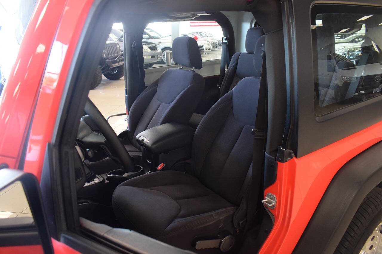 Used 2013 Jeep Wrangler Sport AWD/4WD image 30