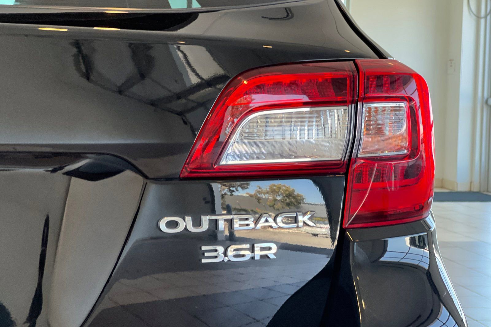 Used 2019 Subaru Outback 3.6R Limited AWD/4WD image 28