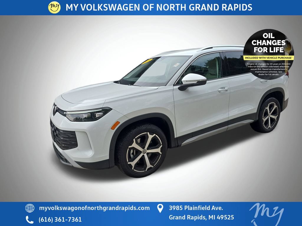 Used 2025 Volkswagen Tiguan SE AWD/4WD image 4
