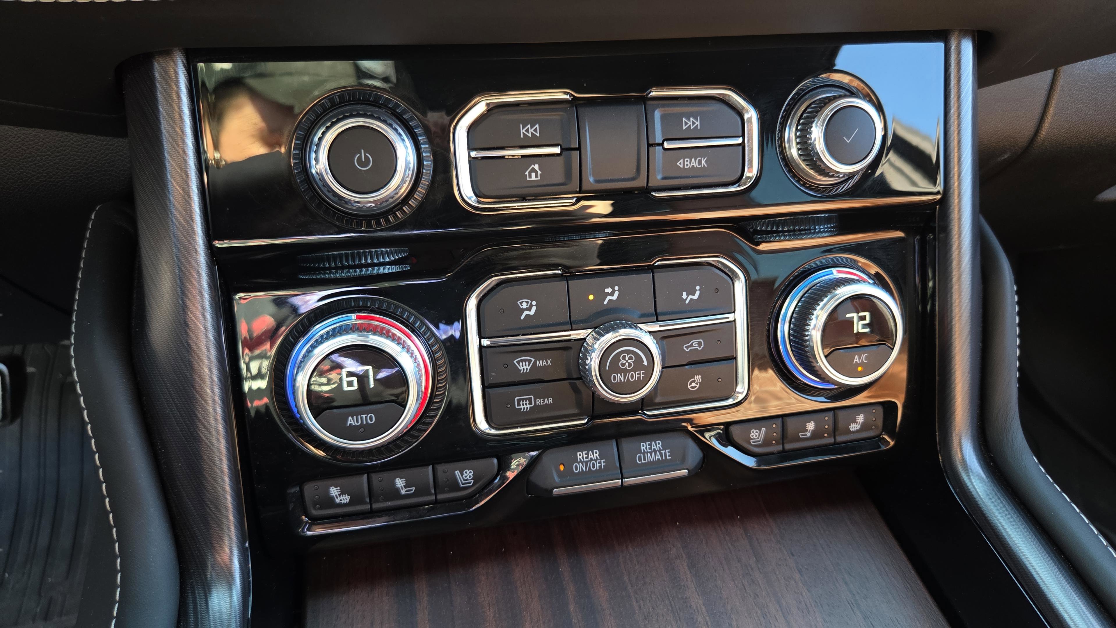 Certified 2024 GMC Yukon Denali Ultimate image 26