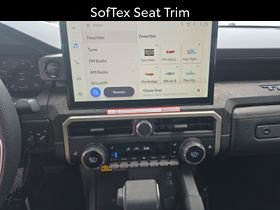 Used 2025 Toyota Tacoma Limited AWD/4WD image 25
