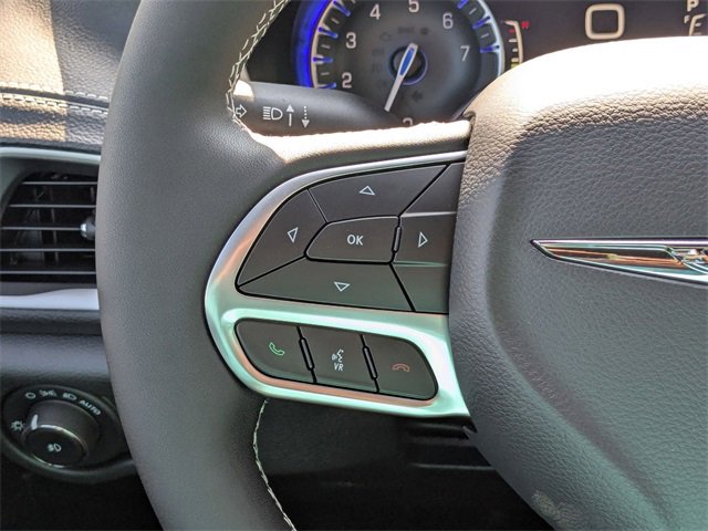 New 2025 Chrysler Pacifica Select image 17