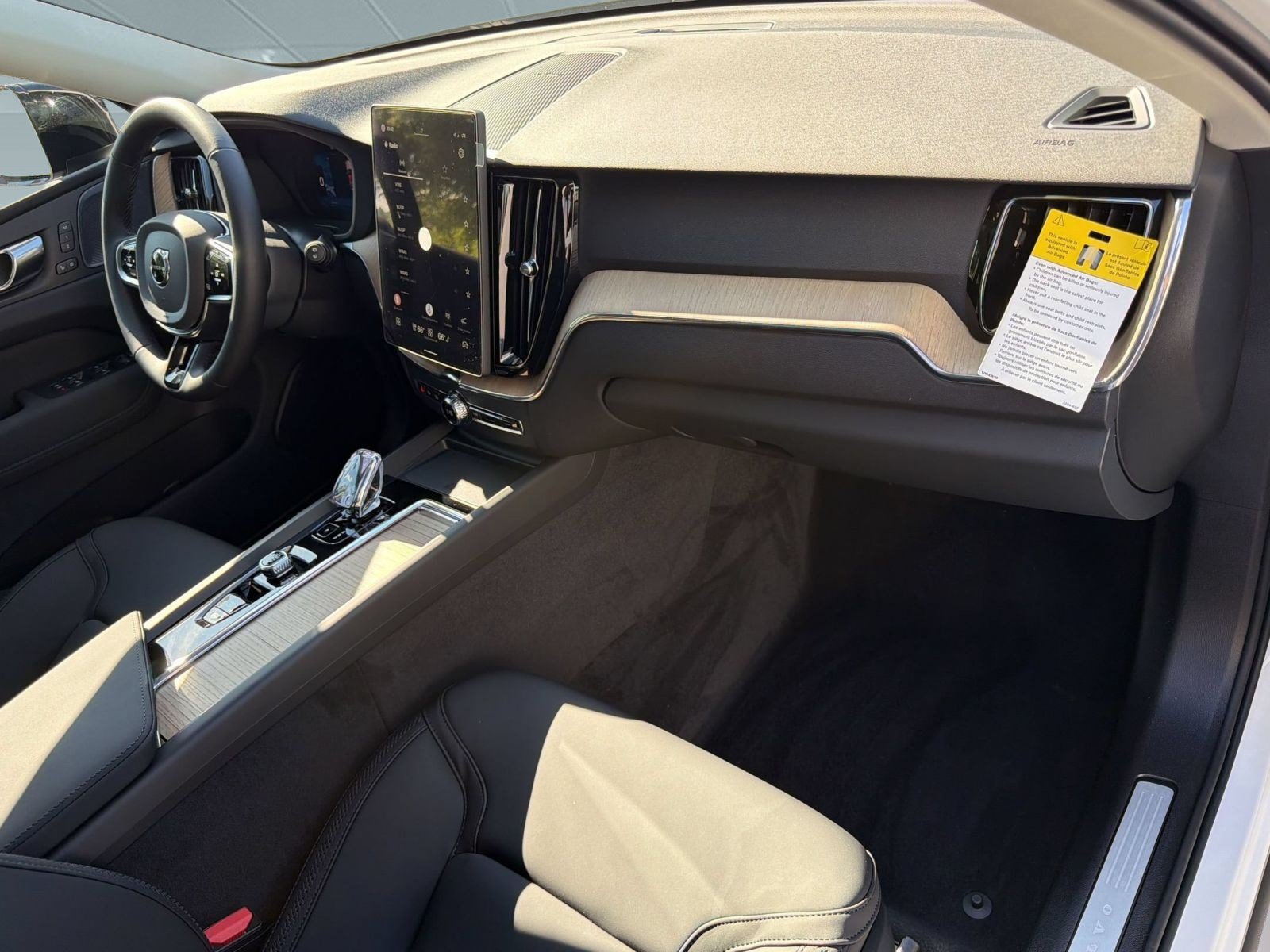 New 2027 Volvo XC60 B5 Plus AWD/4WD image 31