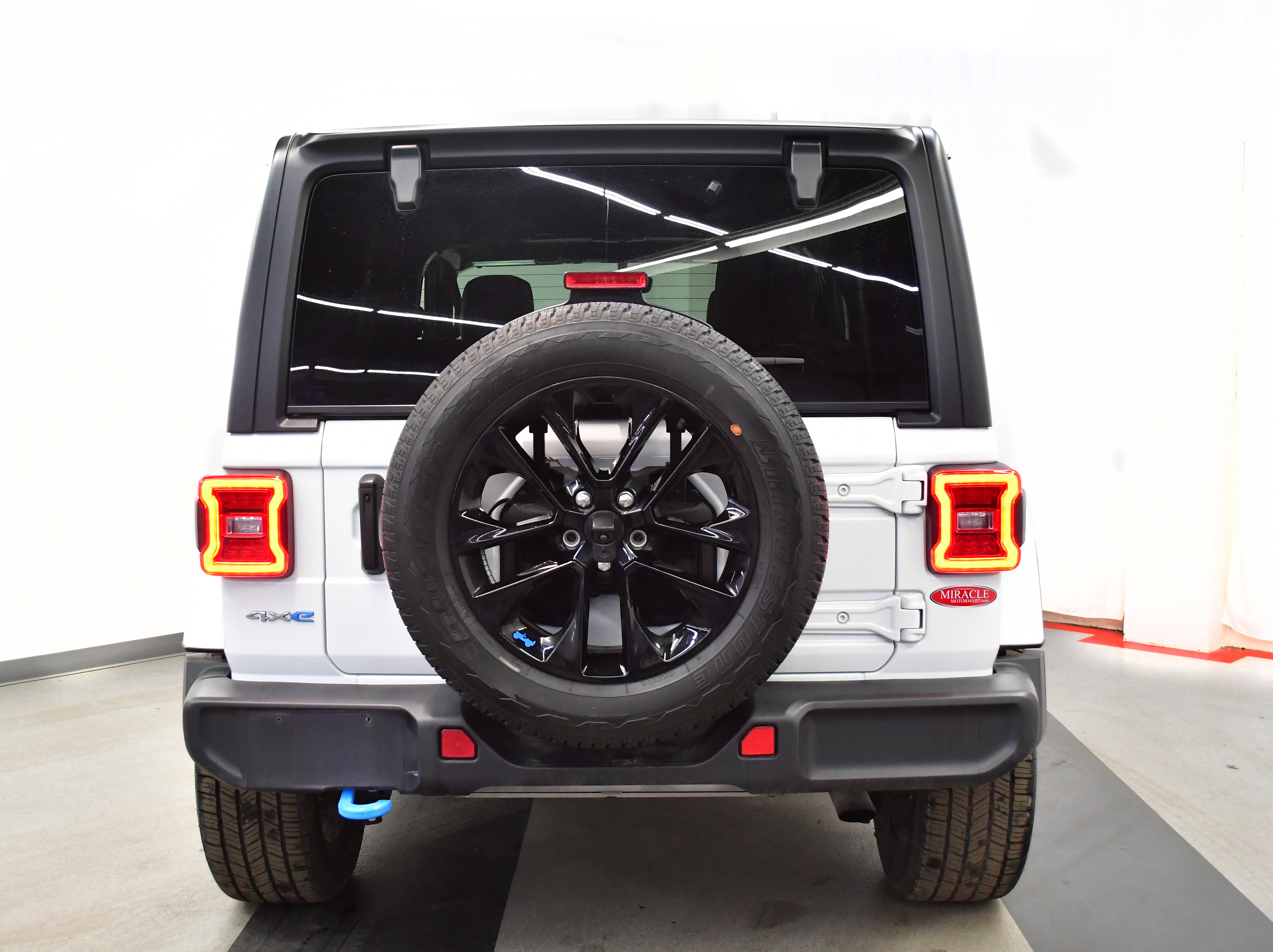 Used 2022 Jeep Wrangler Unlimited Sahara w/ Cold Weather Group image 6