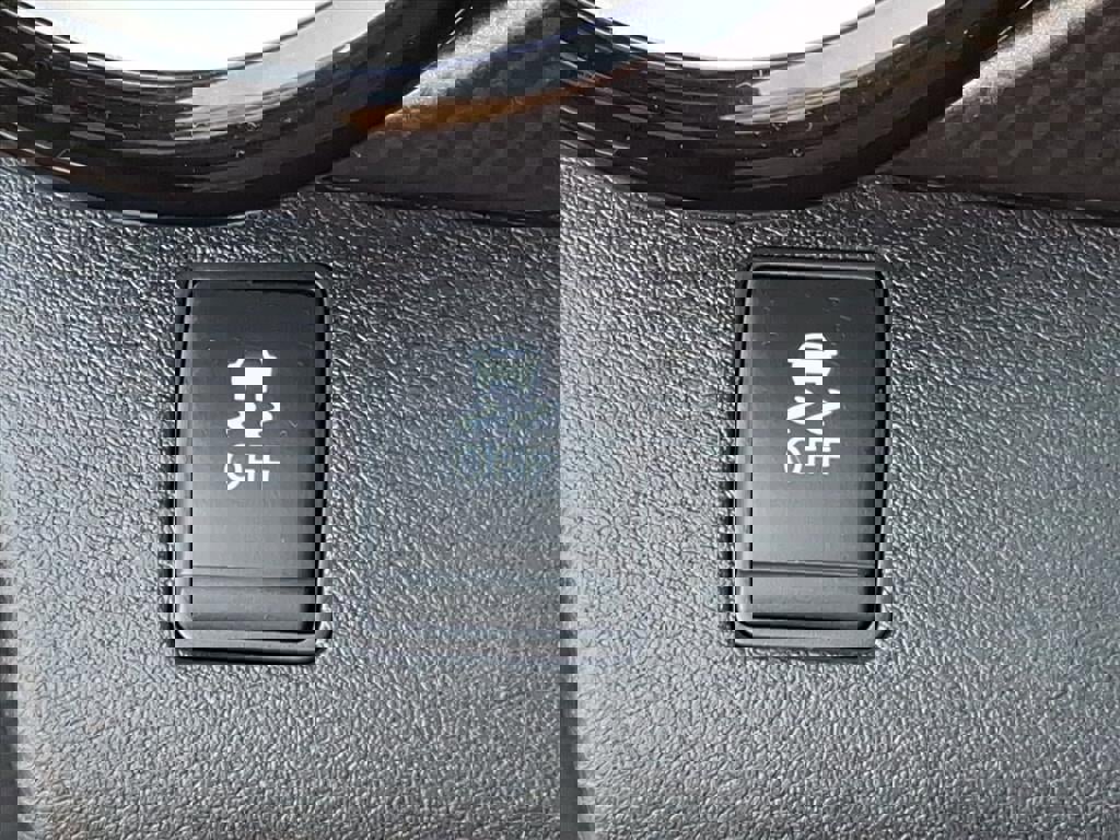 Used 2018 Nissan Kicks SV image 14