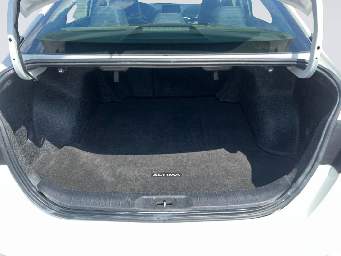 Used 2025 Nissan Altima 2.5 SR FWD image 16