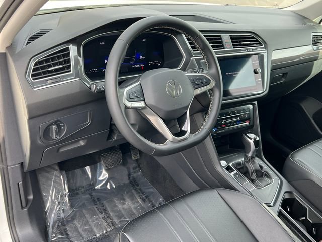 Used 2024 Volkswagen Tiguan SE image 18