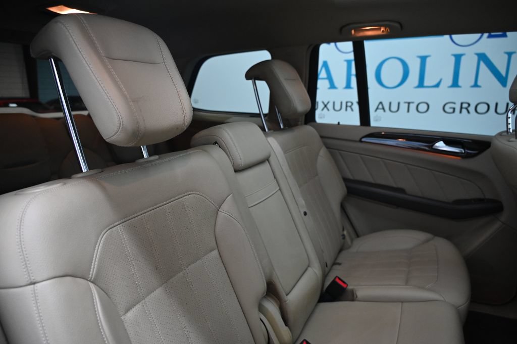 Used 2016 Mercedes-Benz GL 320 BlueTEC 4MATIC w/ Premium I Package image 38