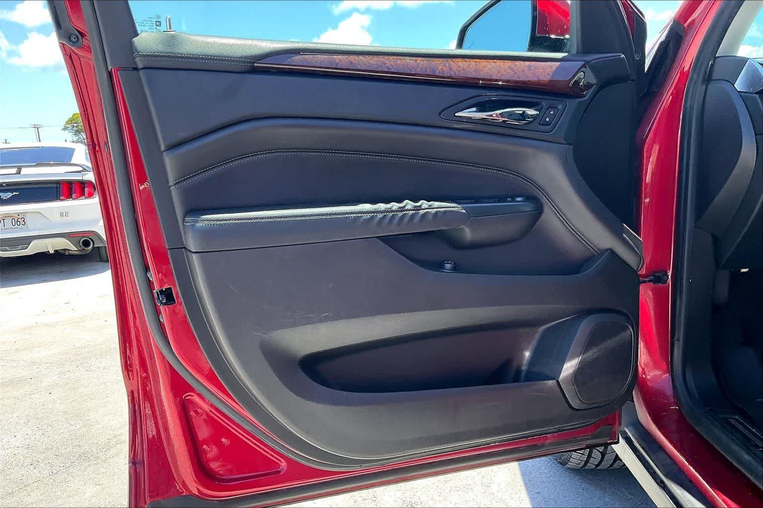 Used 2016 Cadillac SRX Luxury w/ Driver Awareness Package AWD/4WD image 27