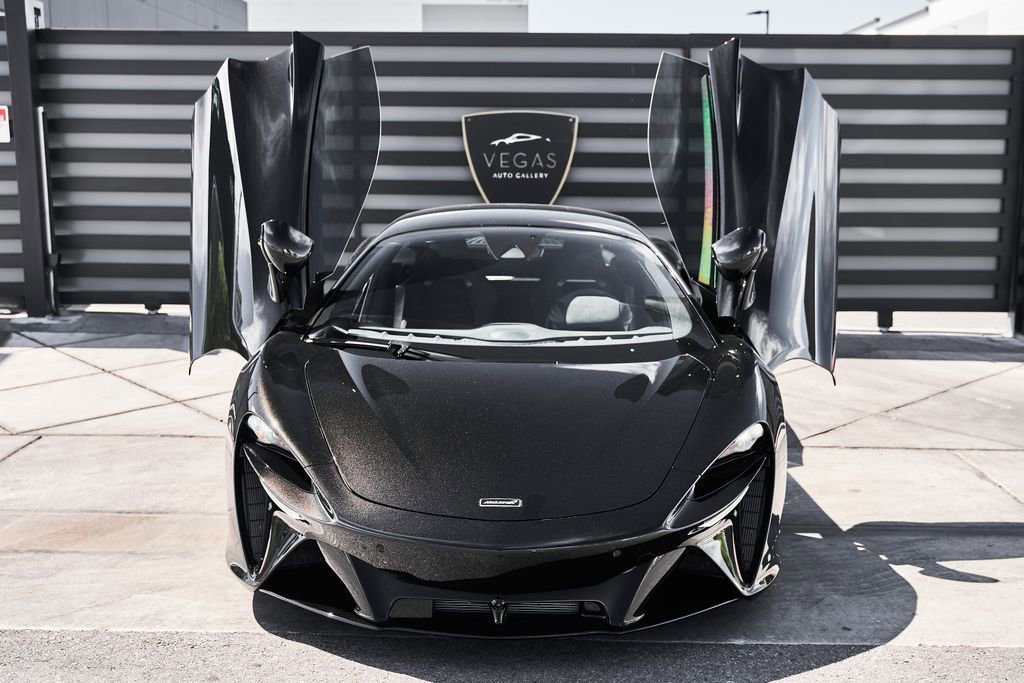 Used 2024 McLaren Artura RWD image 14