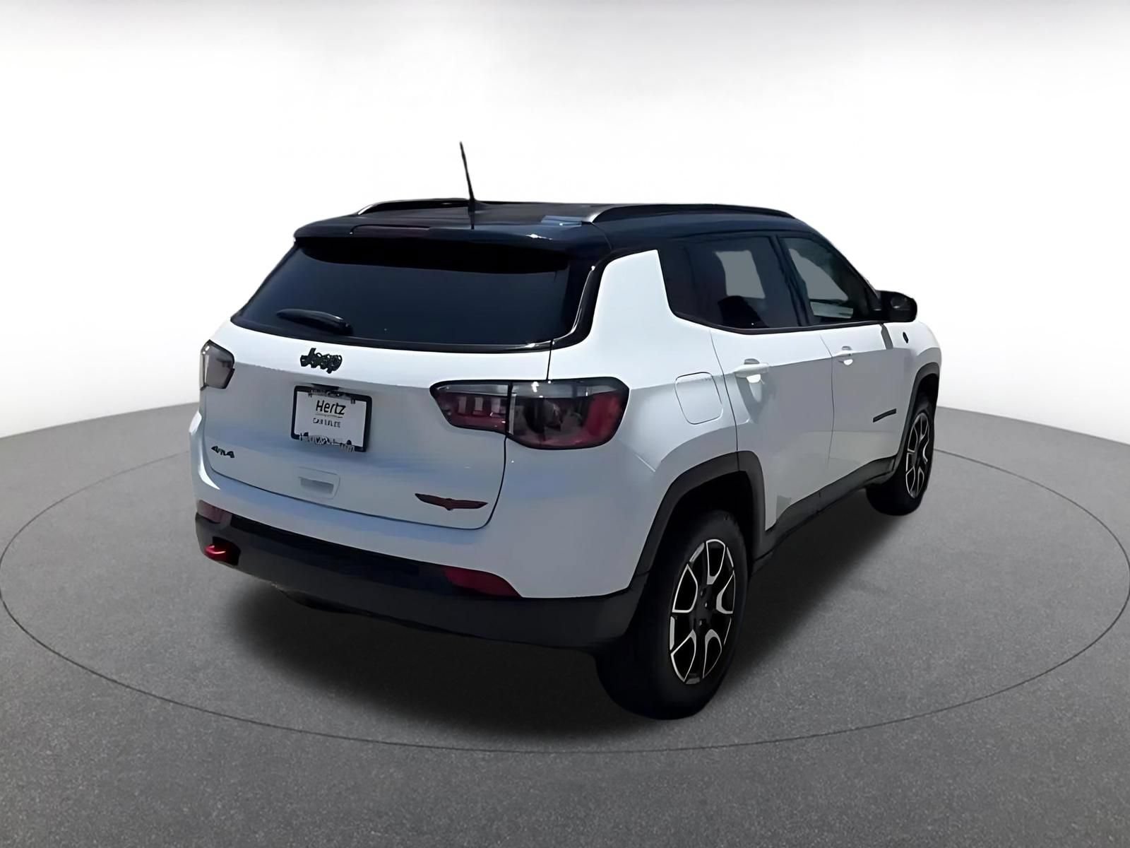 Used 2025 Jeep Compass Trailhawk AWD/4WD image 13
