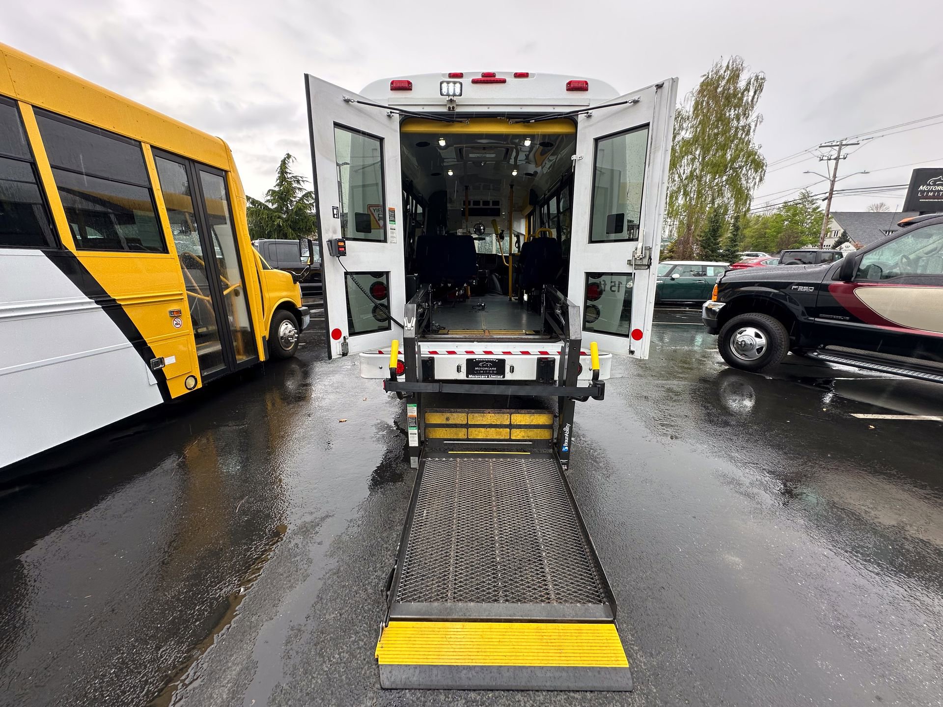 Used 2014 Chevrolet Express 3500 RWD image 9