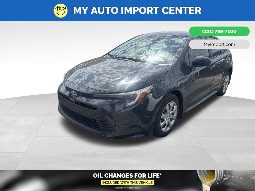 Used 2025 Toyota Corolla LE AWD/4WD image 3