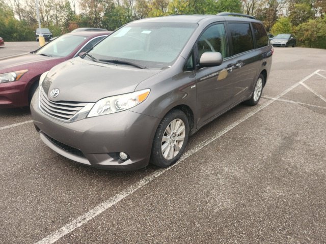 Used 2017 Toyota Sienna XLE AWD/4WD image 12