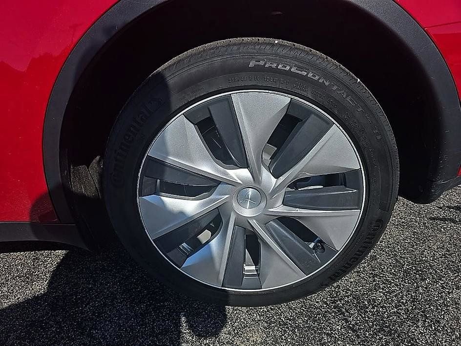 Used 2022 Tesla Model Y Long Range AWD/4WD image 36
