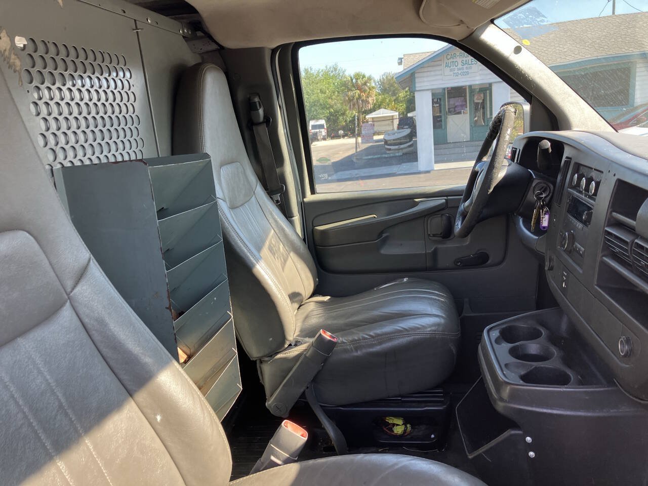 Used 2010 Chevrolet Express 2500 RWD image 27