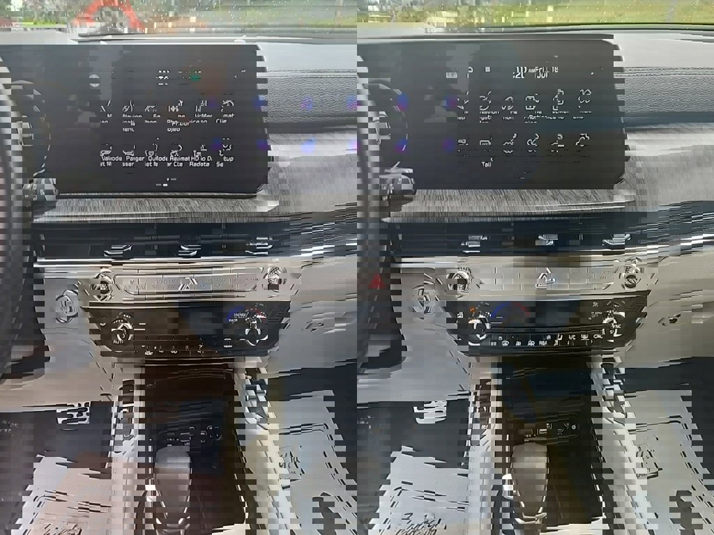 Used 2024 Kia Telluride SX Prestige w/ Towing Package image 14