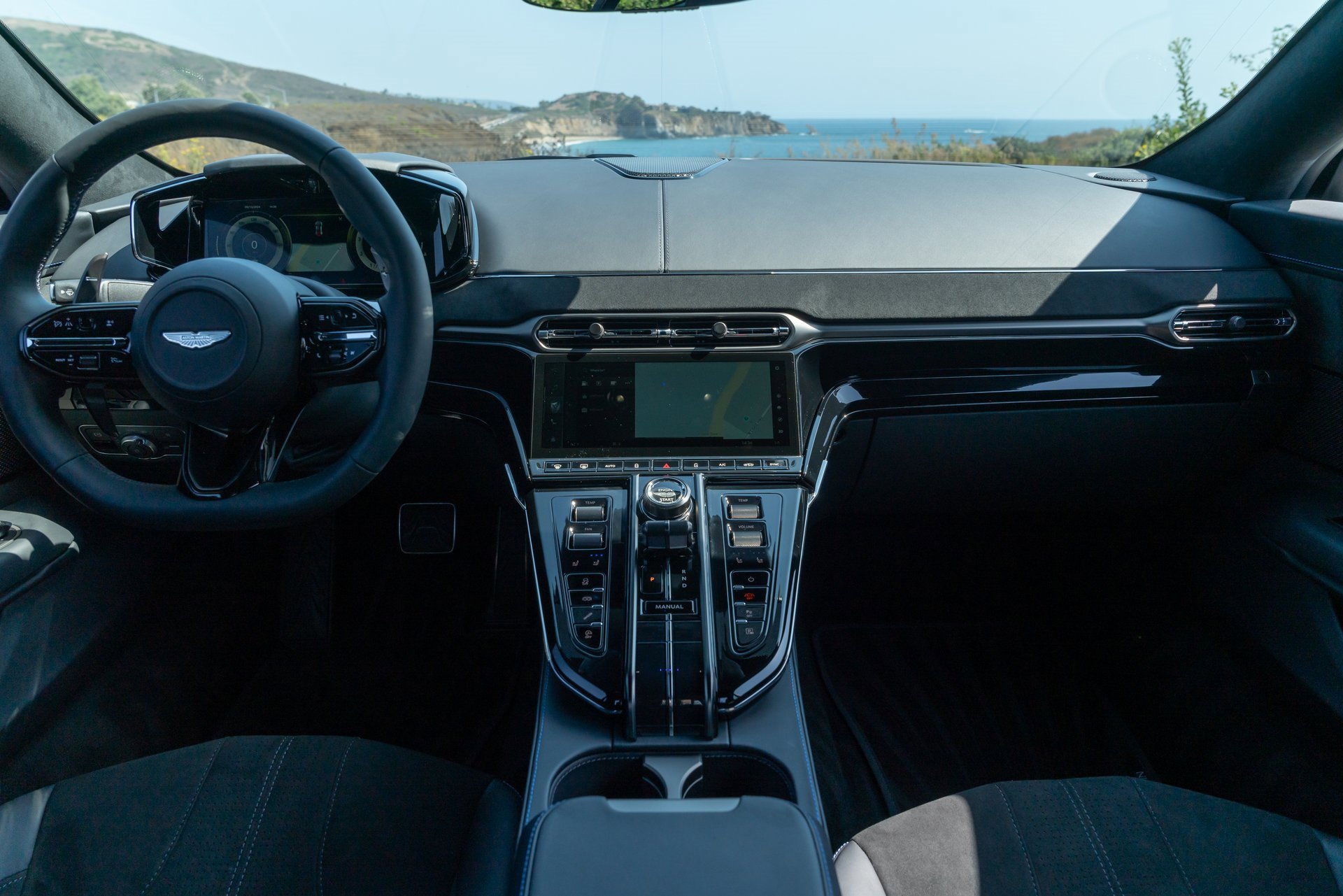 Used 2025 Aston Martin V8 Vantage Coupe image 19