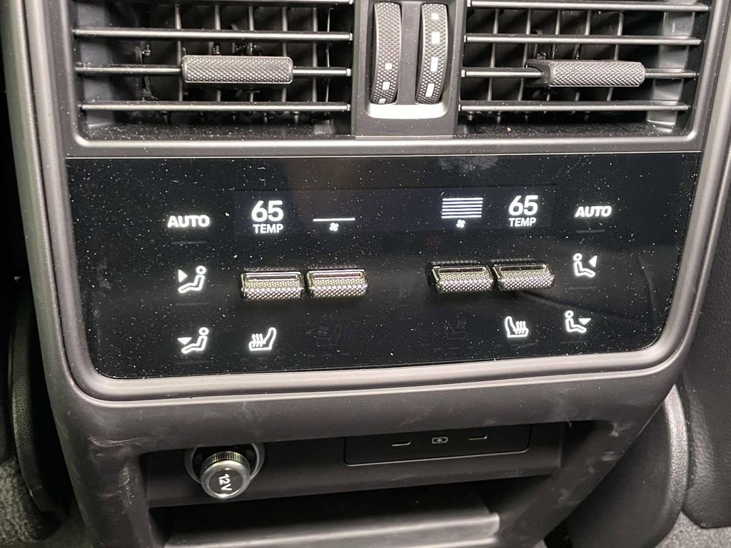 Used 2025 Porsche Cayenne Turbo AWD/4WD image 25