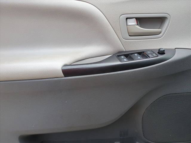Used 2019 Toyota Sienna L FWD image 8