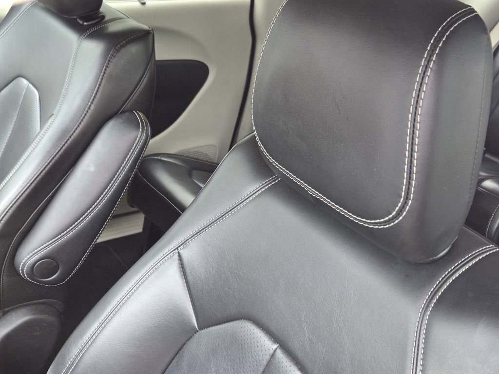 Used 2023 Chrysler Pacifica Touring-L FWD image 20