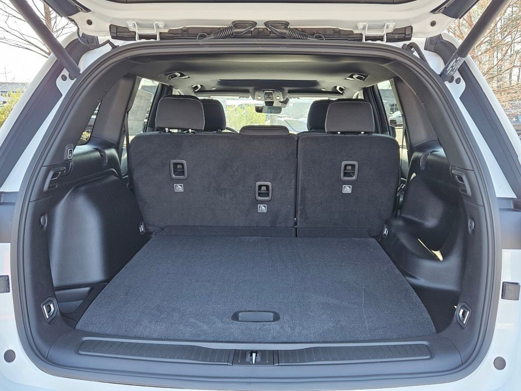 New 2025 Jeep Grand Cherokee Laredo X w/ Luxury Tech Group I image 13