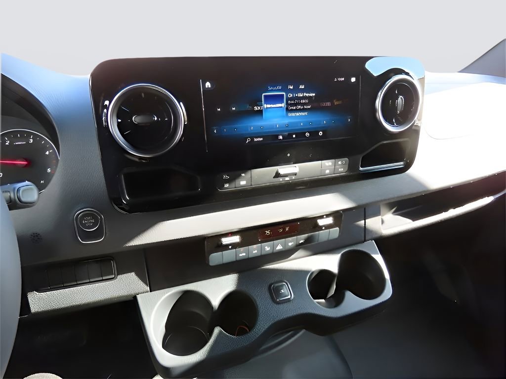 Used 2024 Mercedes-Benz Sprinter 2500 image 35