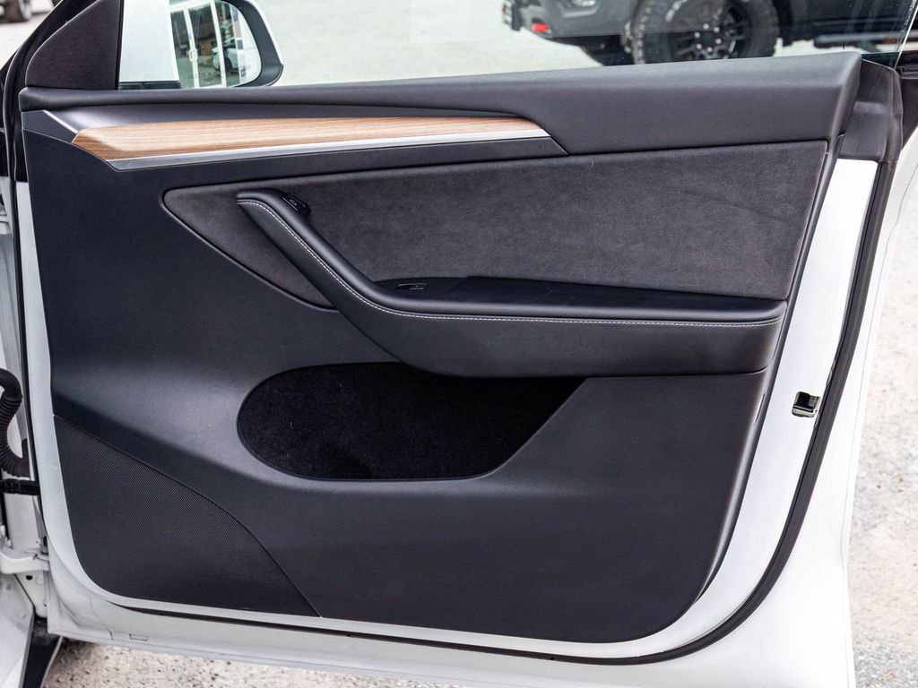 Used 2023 Tesla Model Y Long Range image 13