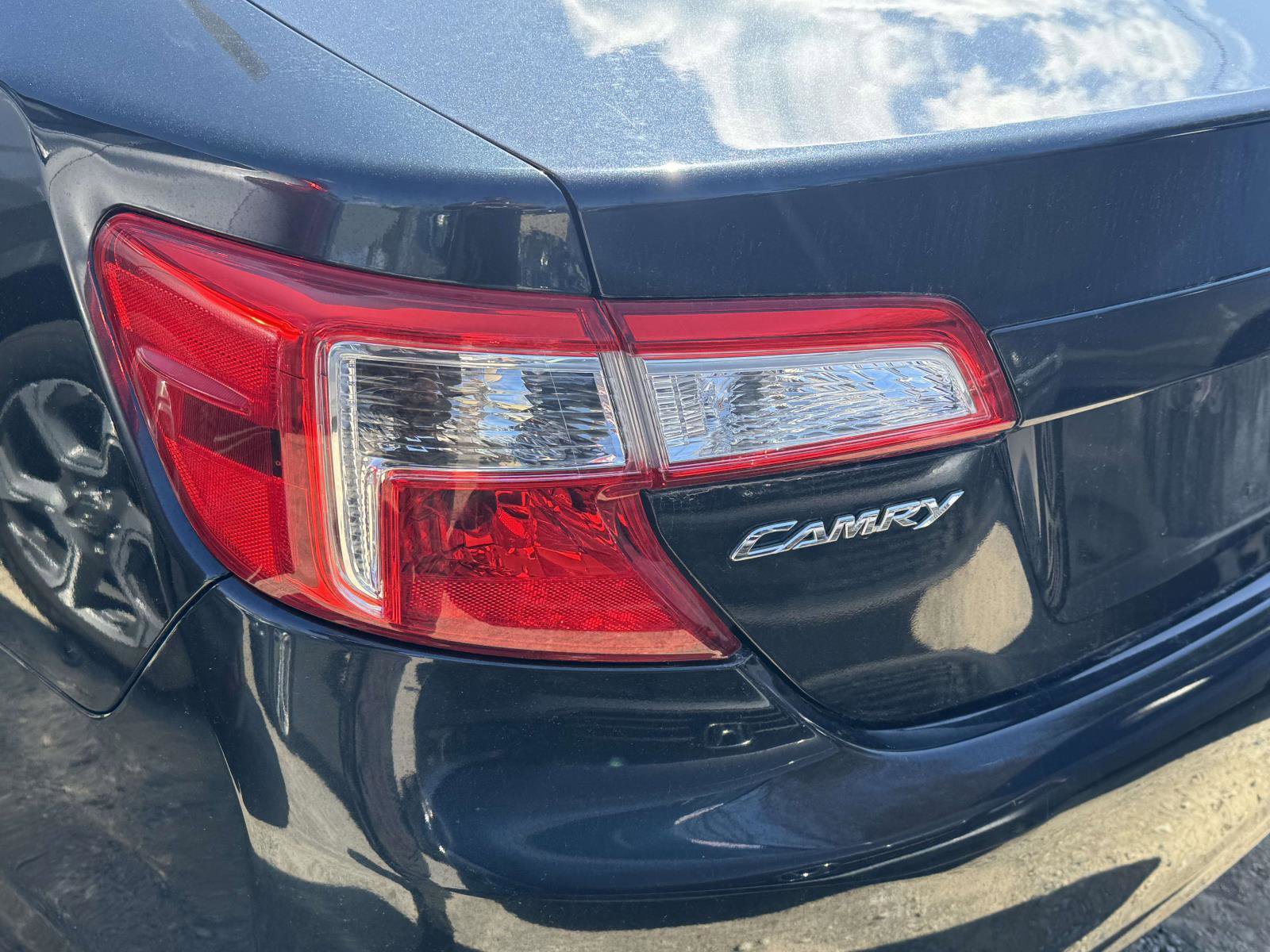 Used 2014 Toyota Camry LE image 7