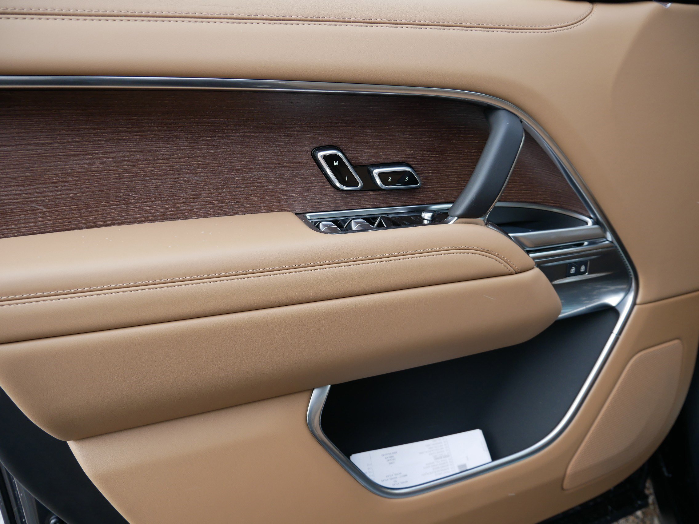 New 2025 Land Rover Range Rover Long Wheelbase SE image 4