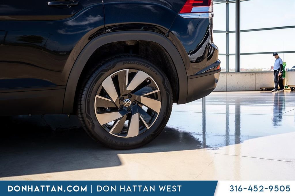 Used 2024 Volkswagen Atlas Cross Sport SE FWD image 34