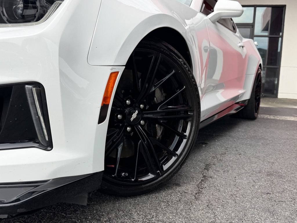Used 2019 Chevrolet Camaro ZL1 RWD image 2