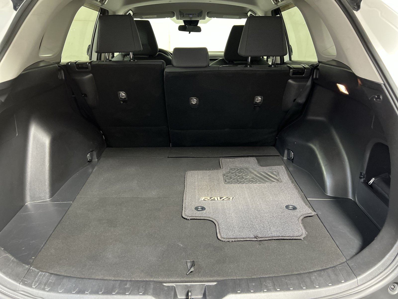 Used 2021 Toyota RAV4 LE w/ Carpet Mat Package (TMS) FWD image 24