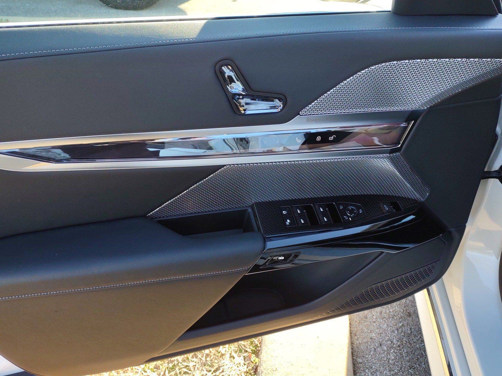 Used 2024 BMW i7 eDrive50 image 11