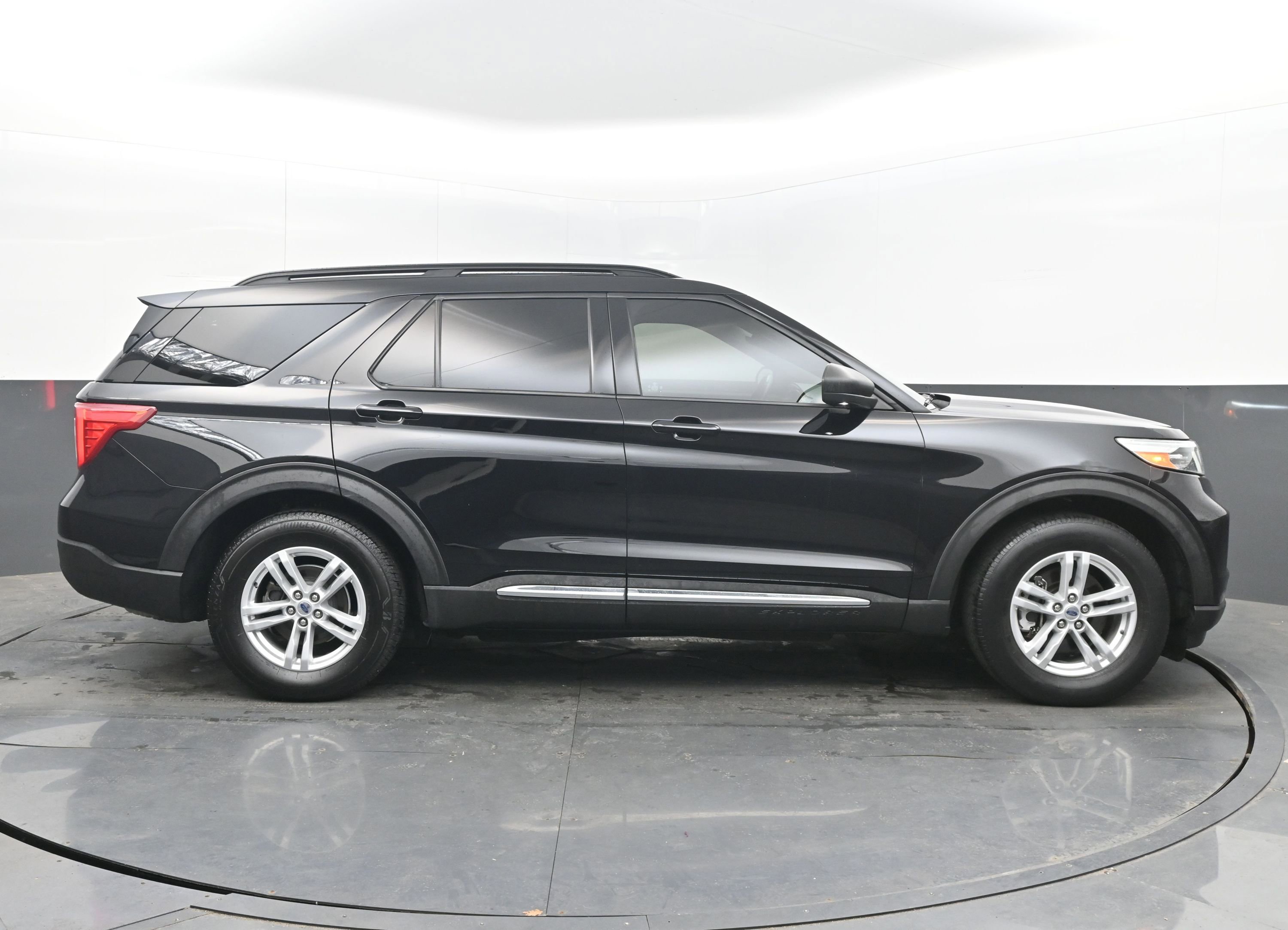 Used 2020 Ford Explorer XLT w/ Class III Trailer Tow Package image 10